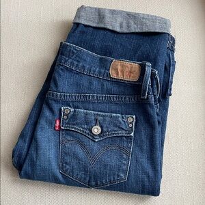 Levi’s Cropped Jeans | Blue Mid Wash | Flap Pockets | Size 4/28" Waist